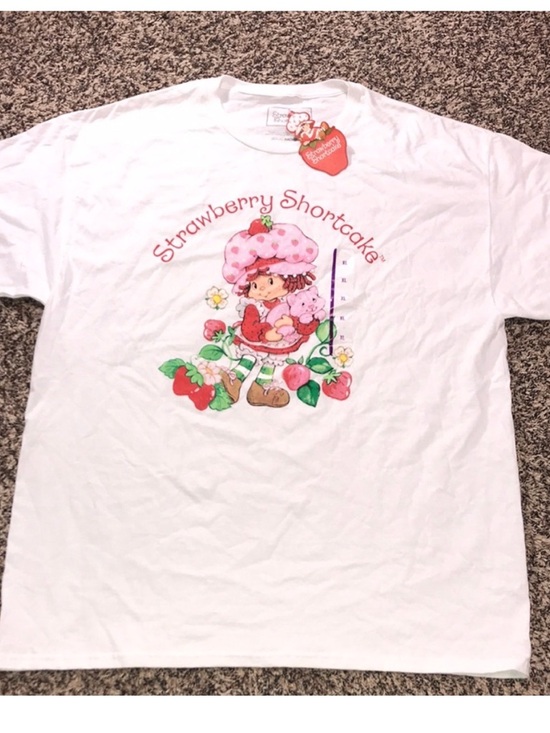 Strawberry Shortcake Tops - Strawberry Shortcake Relaxed Fit Woman’s Graphic Tee White/Pink | NWT